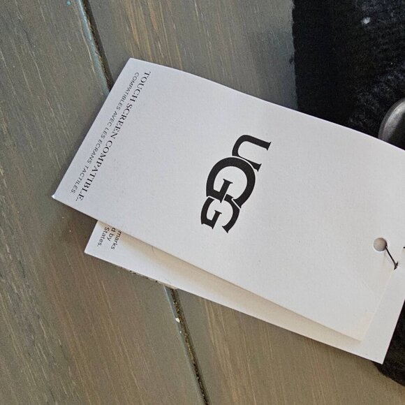 NWT UGG Men's Quilted Nylon Gloves Size Small - Picture 9 of 16